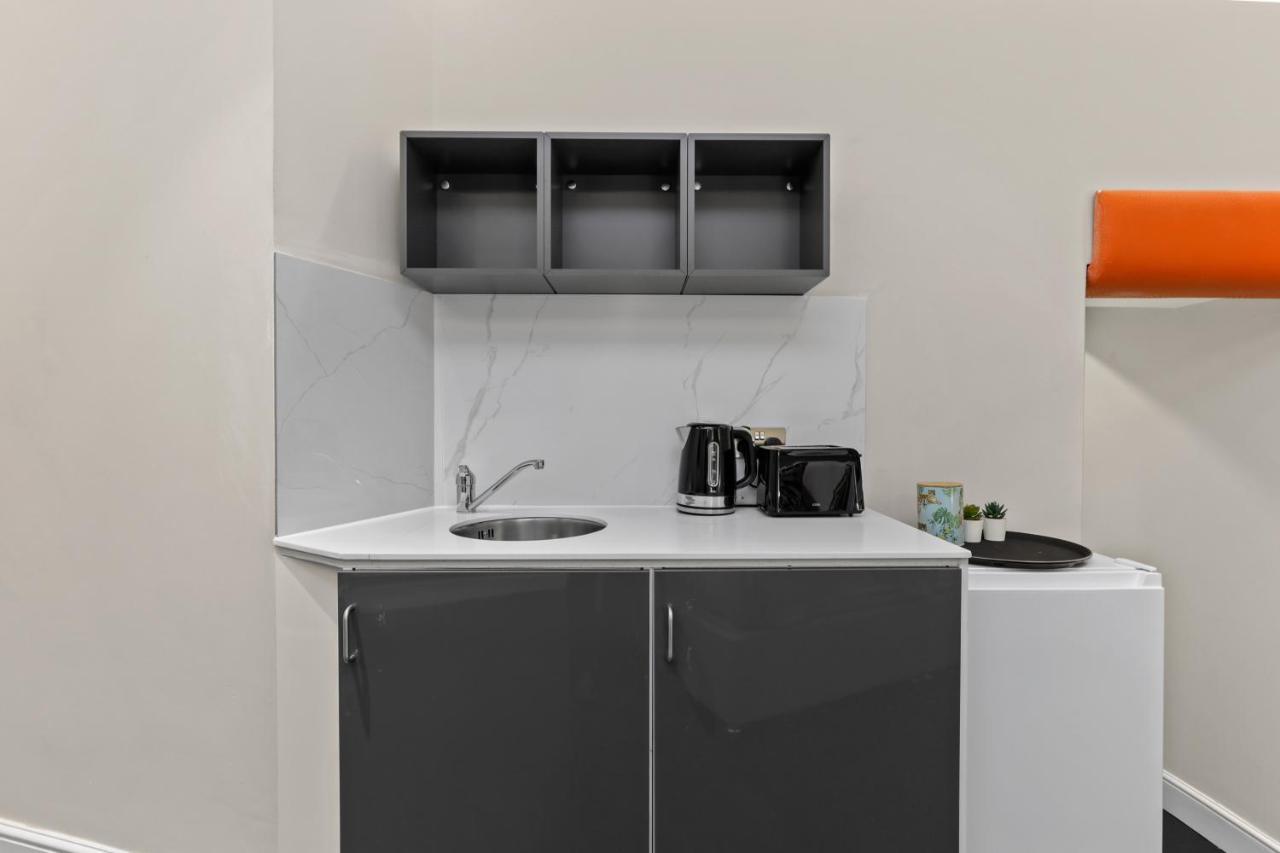 Modern Studio Flat Londra Exterior foto