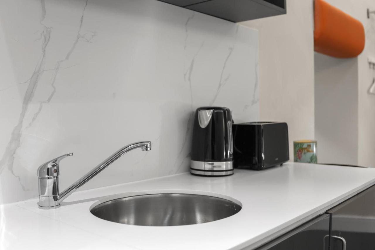Modern Studio Flat Londra Exterior foto